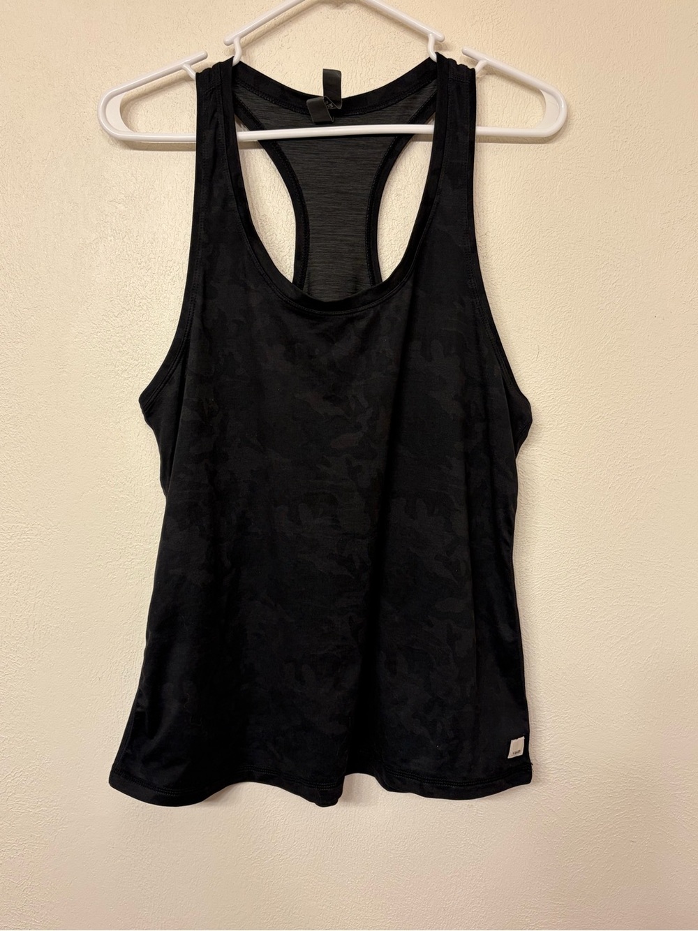 Vuori Women's Black Camo Lux Performance Tank Size XL VW 108